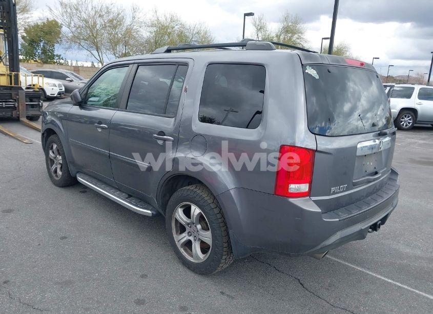 Photo 3 of 2014 Honda Pilot EX-L (VIN 5FNYF3H52EB015806)