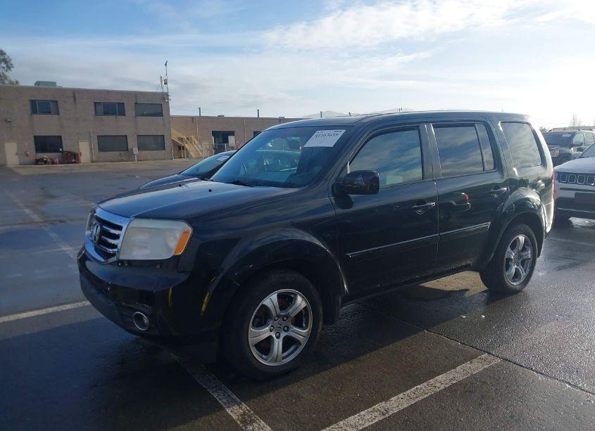 Photo 2 of 2014 Honda Pilot EX-L (VIN 5FNYF3H52EB028233)