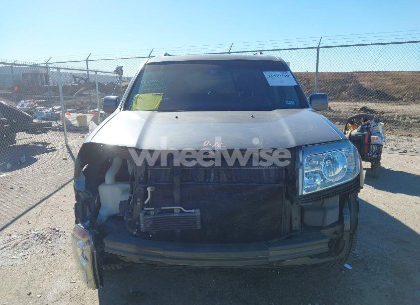 Photo 12 of 2011 Honda Pilot EX-L (VIN 5FNYF3H53BB040256)