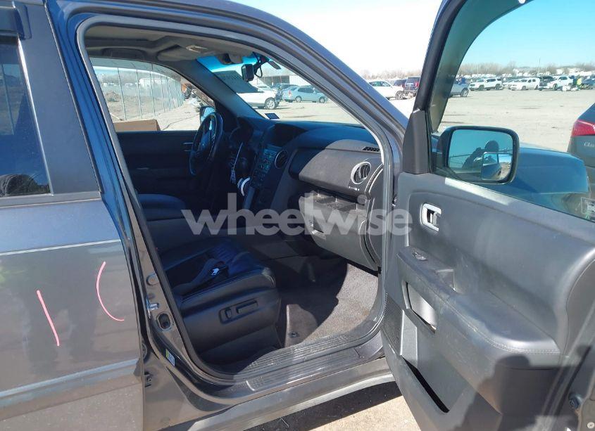 Photo 5 of 2011 Honda Pilot EX-L (VIN 5FNYF3H53BB040256)