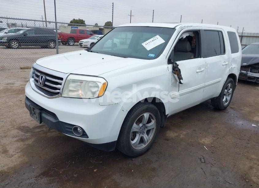 Photo 2 of 2013 Honda Pilot EX-L (VIN 5FNYF3H53DB039403)