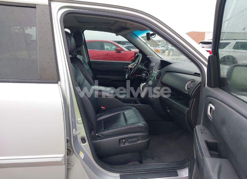 Photo 5 of 2011 Honda Pilot EX-L (VIN 5FNYF3H54BB014037)