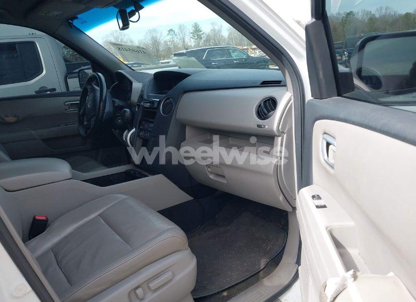 Photo 5 of 2011 Honda Pilot EX-L (VIN 5FNYF3H55BB006903)