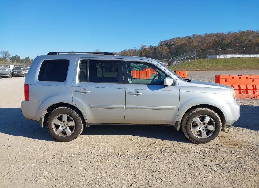 Photo 13 of 2011 Honda Pilot EX-L (VIN 5FNYF3H55BB037777)