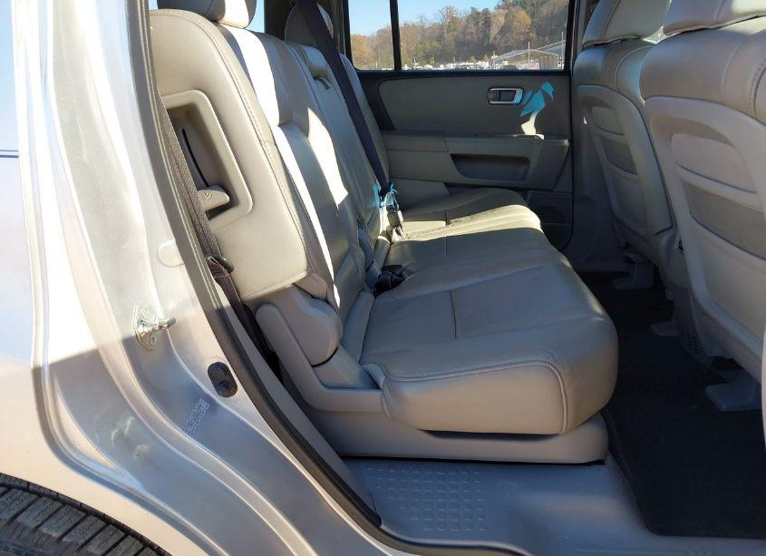 Photo 8 of 2011 Honda Pilot EX-L (VIN 5FNYF3H55BB037777)