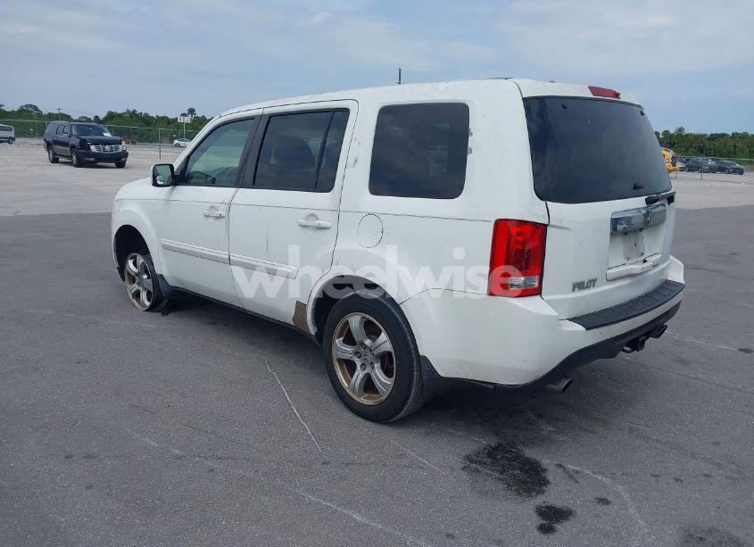 Photo 3 of 2013 Honda Pilot EX-L (VIN 5FNYF3H55DB013160)