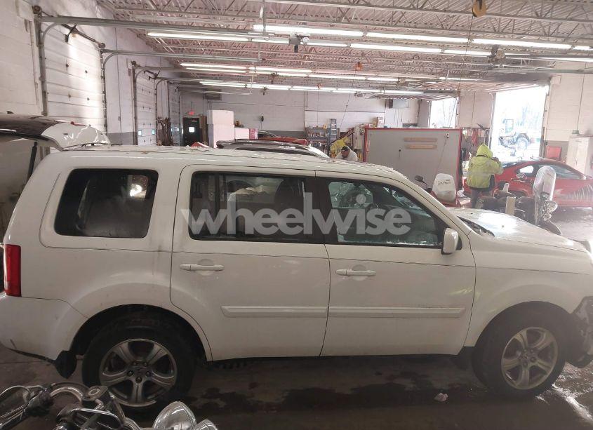 Photo 14 of 2014 Honda Pilot EX-L (VIN 5FNYF3H55EB001897)