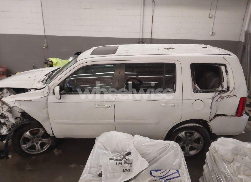 Photo 15 of 2014 Honda Pilot EX-L (VIN 5FNYF3H55EB001897)