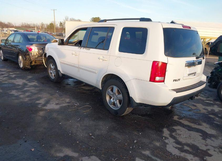 Photo 3 of 2011 Honda Pilot EX-L (VIN 5FNYF3H56BB014802)