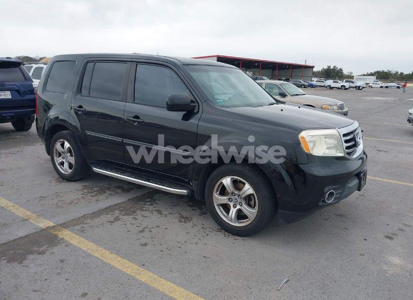 2015 Honda Pilot EX-L (VIN 5FNYF3H56FB008715) main photo