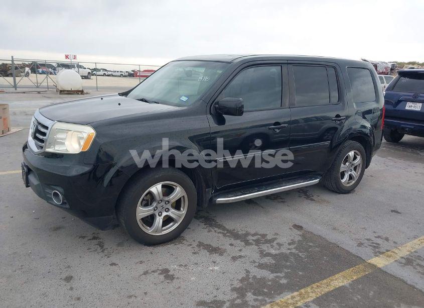 Photo 2 of 2015 Honda Pilot EX-L (VIN 5FNYF3H56FB008715)