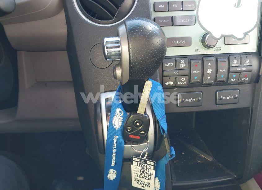 Photo 11 of 2011 Honda Pilot EX-L (VIN 5FNYF3H57BB010578)