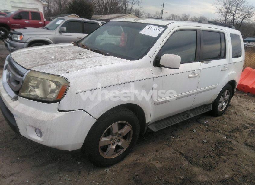 Photo 2 of 2011 Honda Pilot EX-L (VIN 5FNYF3H57BB014856)