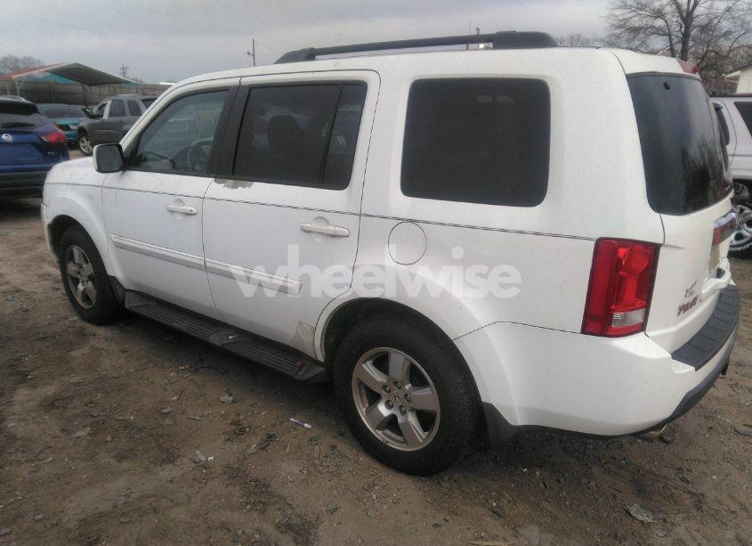 Photo 3 of 2011 Honda Pilot EX-L (VIN 5FNYF3H57BB014856)