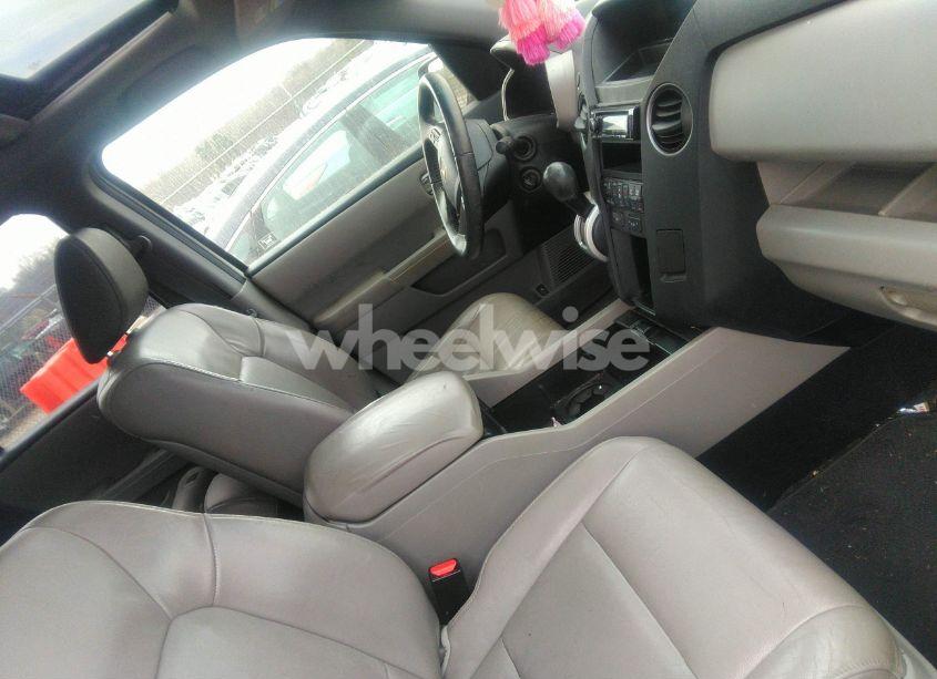 Photo 5 of 2011 Honda Pilot EX-L (VIN 5FNYF3H57BB014856)