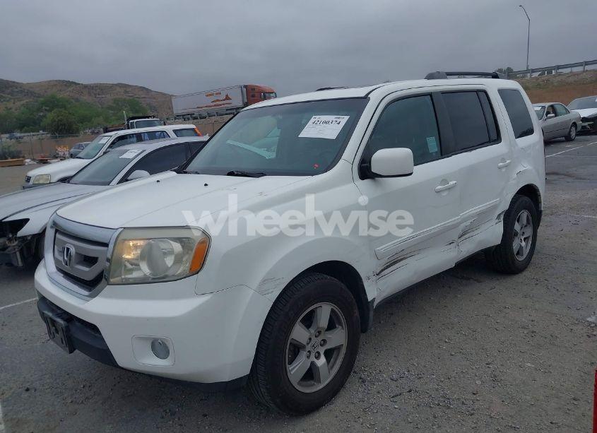 Photo 2 of 2011 Honda Pilot EX-L (VIN 5FNYF3H57BB016834)