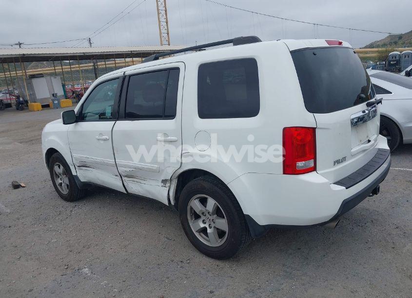 Photo 3 of 2011 Honda Pilot EX-L (VIN 5FNYF3H57BB016834)