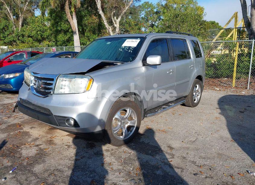 Photo 2 of 2014 Honda Pilot EX-L (VIN 5FNYF3H57EB015185)