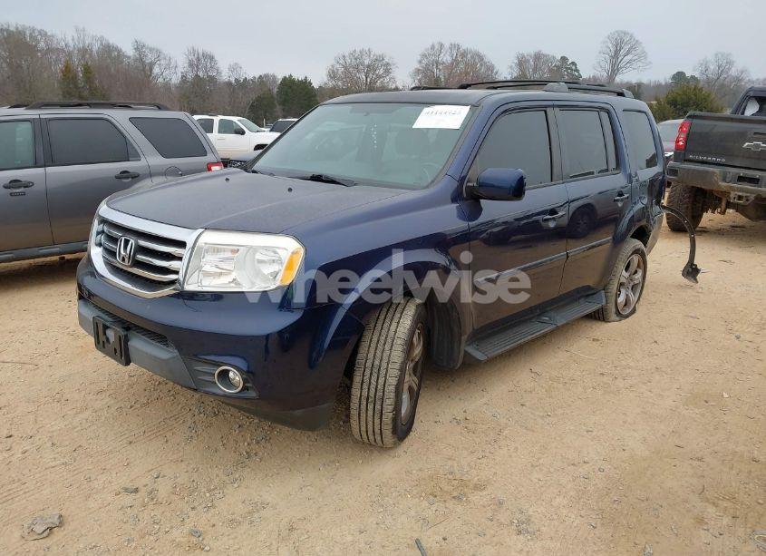 Photo 2 of 2014 Honda Pilot EX-L (VIN 5FNYF3H57EB021164)