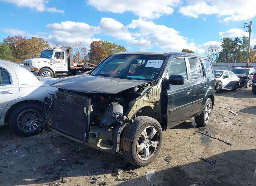 Photo 2 of 2015 Honda Pilot EX-L (VIN 5FNYF3H58FB027086)