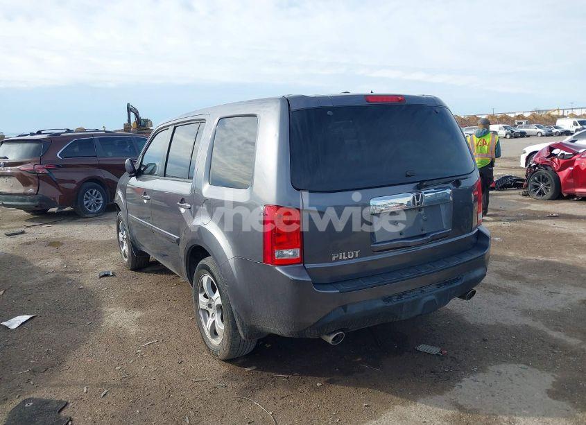 Photo 3 of 2015 Honda Pilot EX-L (VIN 5FNYF3H58FB032482)