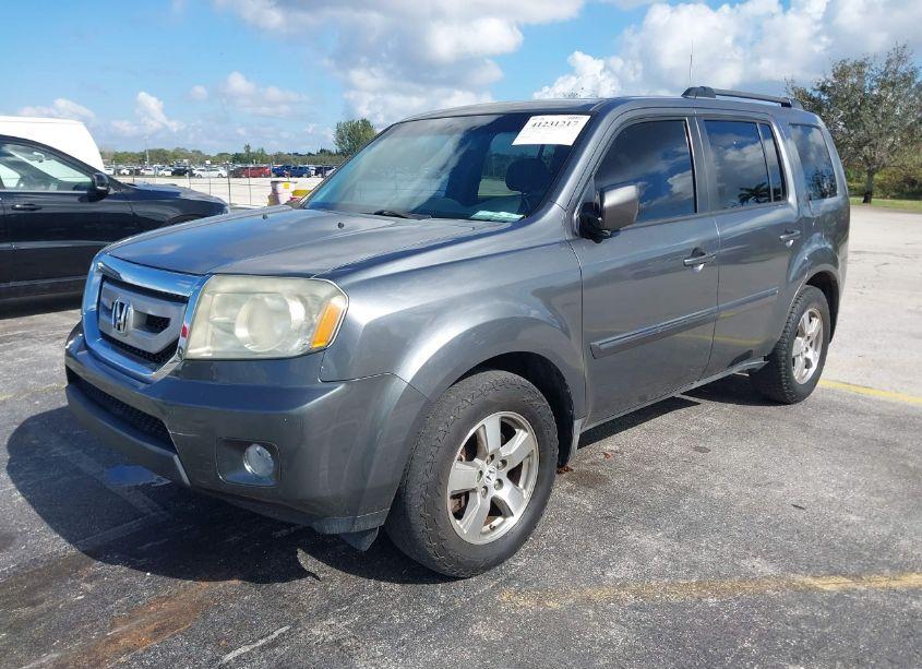 Photo 2 of 2010 Honda Pilot EX-L (VIN 5FNYF3H59AB013948)