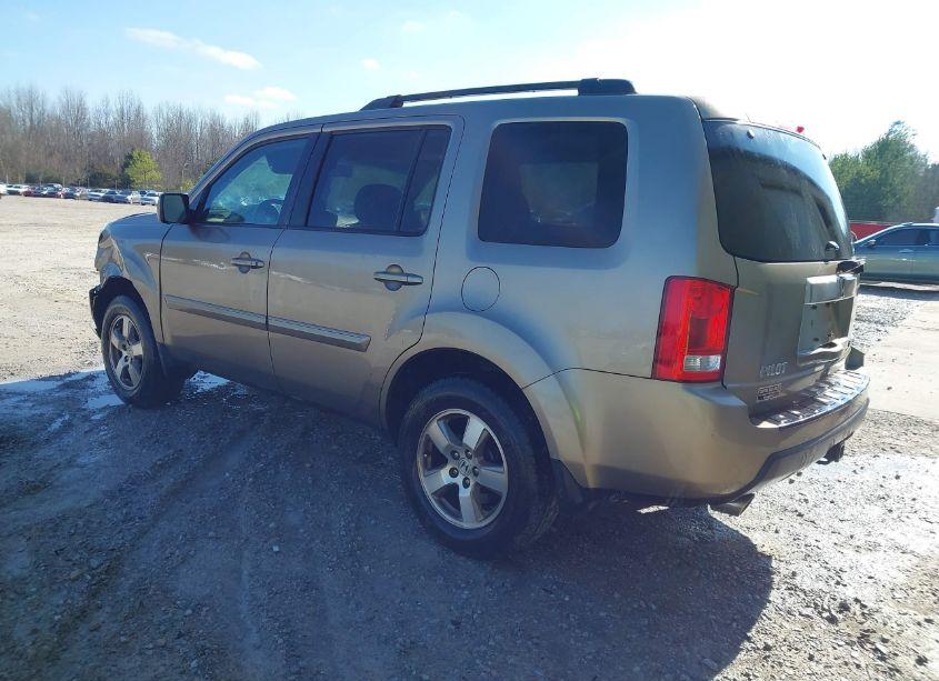 Photo 3 of 2011 Honda Pilot EX-L (VIN 5FNYF3H59BB005639)