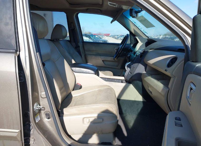 Photo 5 of 2011 Honda Pilot EX-L (VIN 5FNYF3H59BB005639)