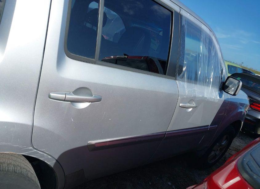 Photo 13 of 2011 Honda Pilot EX-L (VIN 5FNYF3H59BB011313)