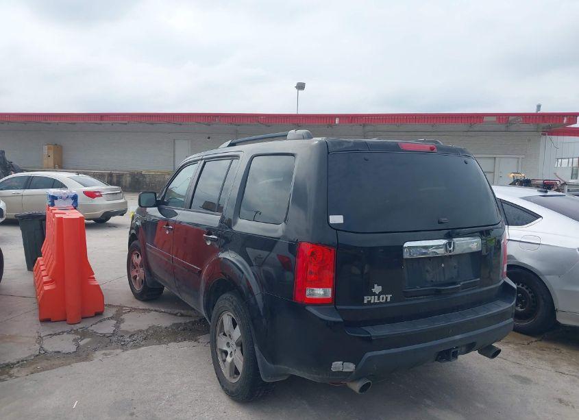 Photo 3 of 2011 Honda Pilot EX-L (VIN 5FNYF3H59BB020335)