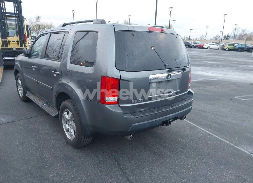 Photo 3 of 2011 Honda Pilot EX-L (VIN 5FNYF3H59BB024837)