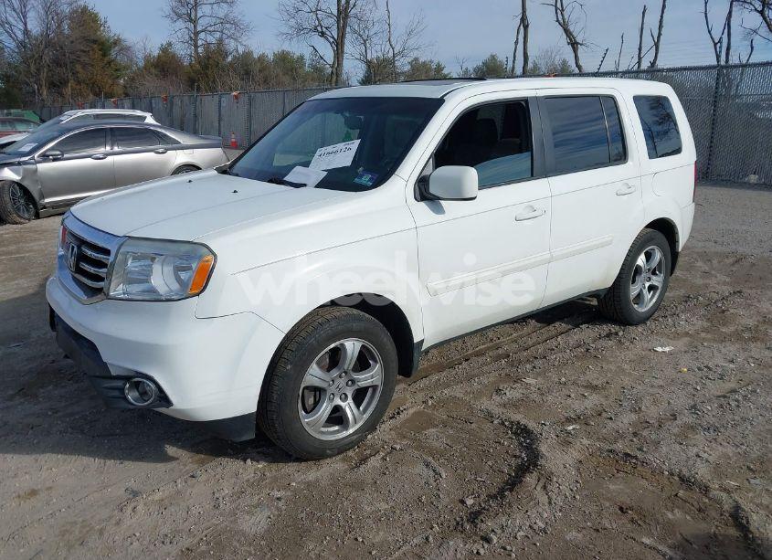 Photo 2 of 2014 Honda Pilot EX-L (VIN 5FNYF3H59EB003409)