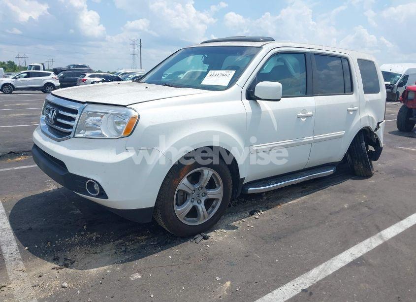 Photo 2 of 2015 Honda Pilot EX-L (VIN 5FNYF3H59FB006439)