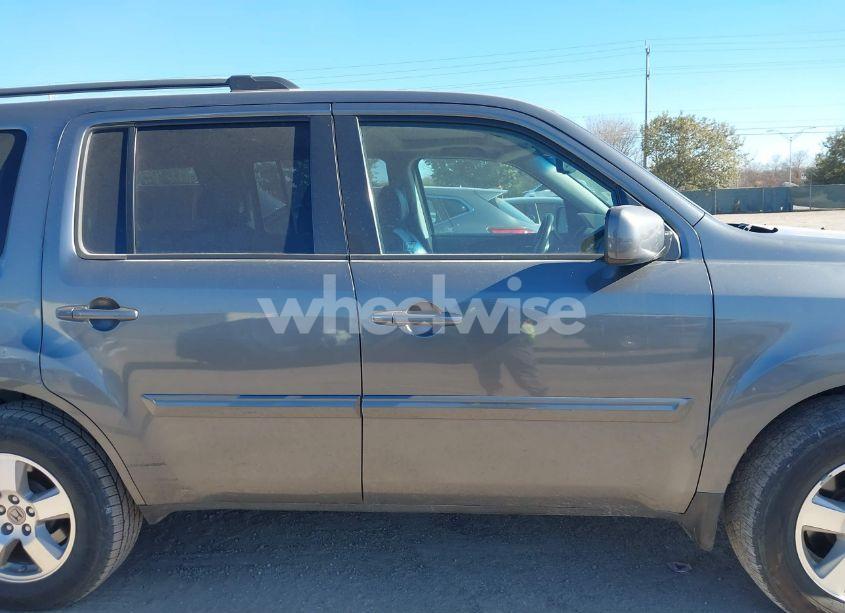 Photo 13 of 2011 Honda Pilot EX-L (VIN 5FNYF3H5XBB040271)