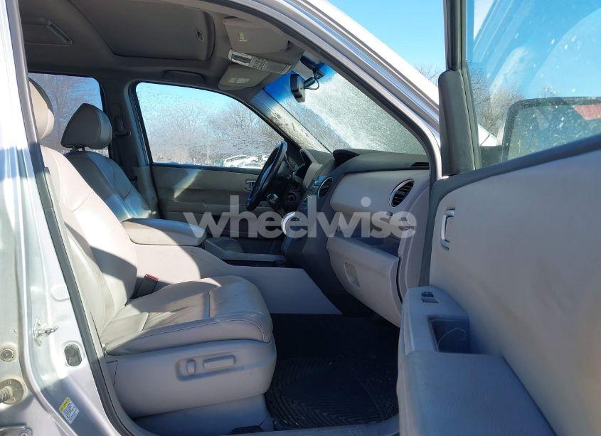 Photo 5 of 2010 Honda Pilot EX-L (VIN 5FNYF3H60AB008212)