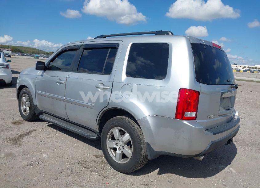Photo 3 of 2011 Honda Pilot EX-L (VIN 5FNYF3H63BB014412)