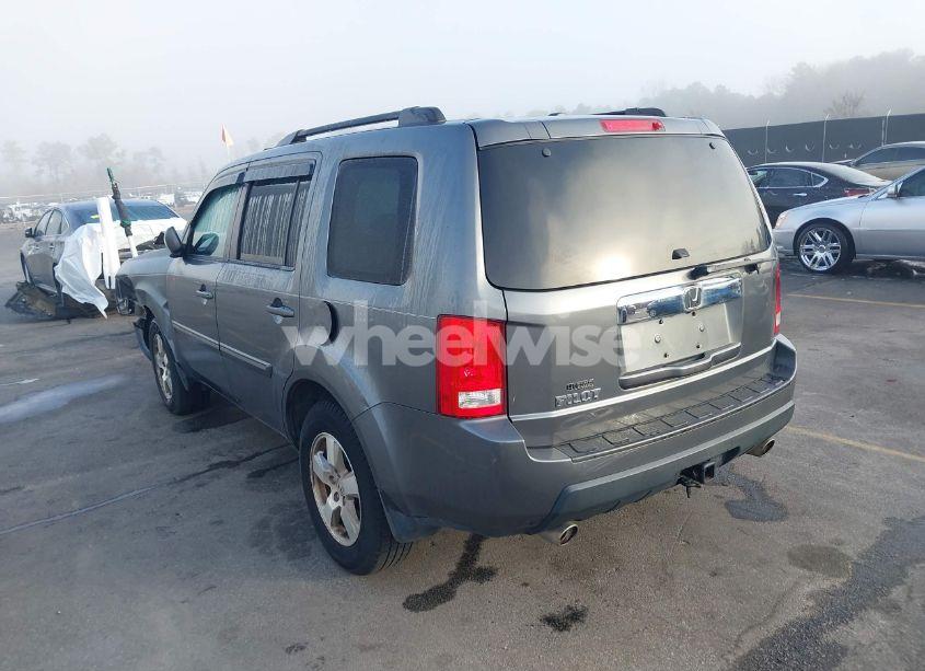 Photo 3 of 2011 Honda Pilot EX-L (VIN 5FNYF3H65BB051879)