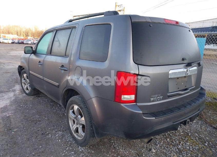Photo 3 of 2015 Honda Pilot EX-L (VIN 5FNYF3H65FB016281)