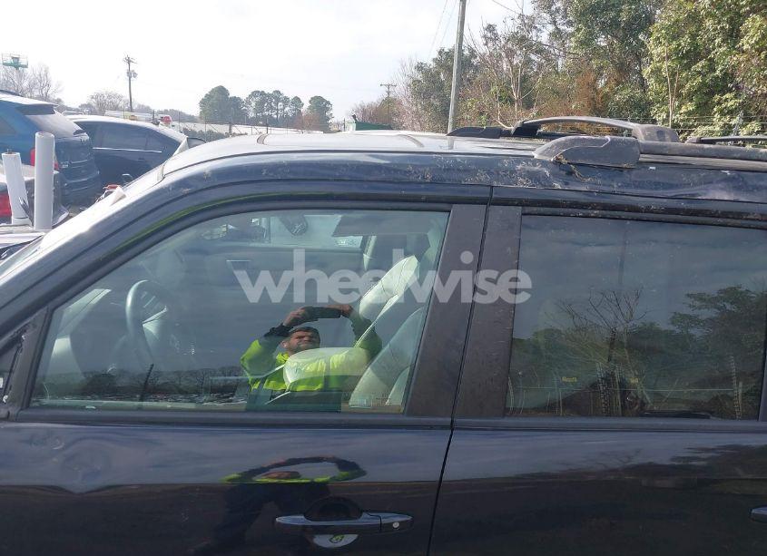 Photo 12 of 2010 Honda Pilot EX-L (VIN 5FNYF3H67AB016775)