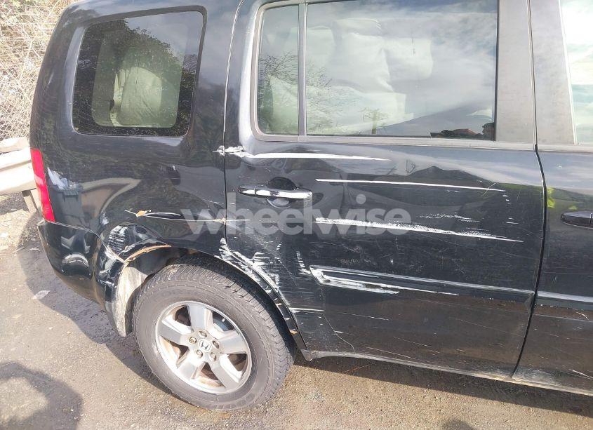 Photo 16 of 2010 Honda Pilot EX-L (VIN 5FNYF3H67AB016775)