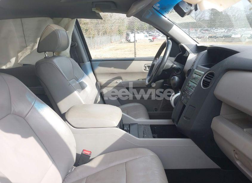 Photo 5 of 2010 Honda Pilot EX-L (VIN 5FNYF3H67AB016775)