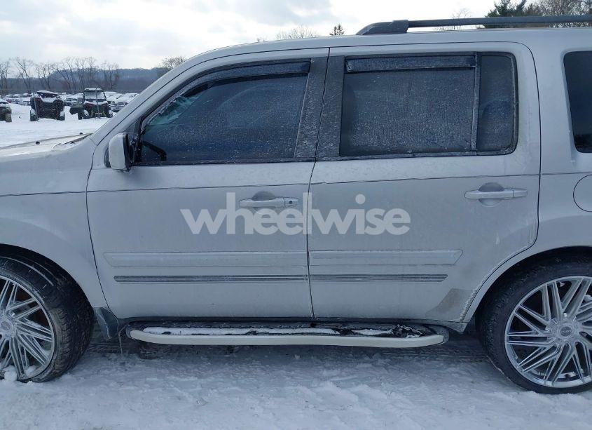 Photo 15 of 2011 Honda Pilot EX-L (VIN 5FNYF3H6XBB041672)