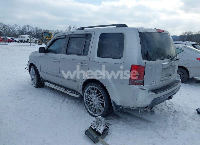 Photo 3 of 2011 Honda Pilot EX-L (VIN 5FNYF3H6XBB041672)