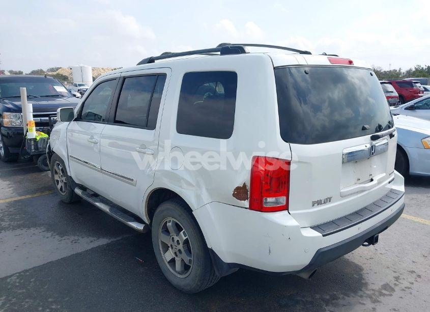 Photo 3 of 2011 Honda Pilot TOURING (VIN 5FNYF3H91BB025693)