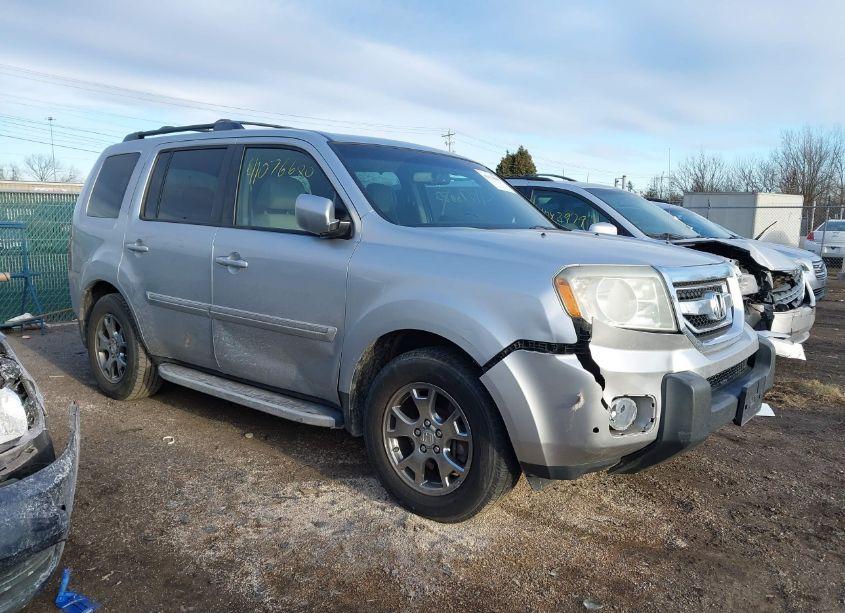 2011 Honda Pilot TOURING (VIN 5FNYF3H91BB030831) main photo