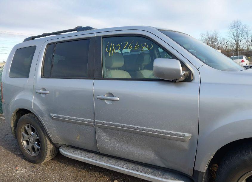 Photo 13 of 2011 Honda Pilot TOURING (VIN 5FNYF3H91BB030831)