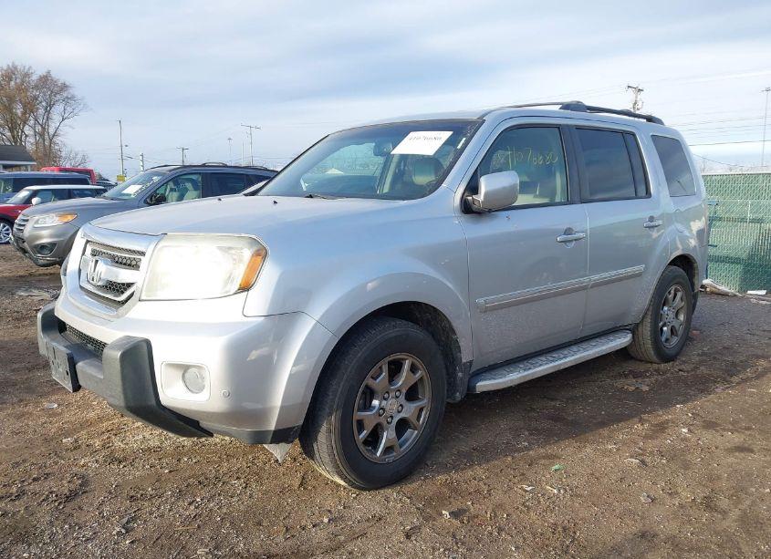 Photo 2 of 2011 Honda Pilot TOURING (VIN 5FNYF3H91BB030831)
