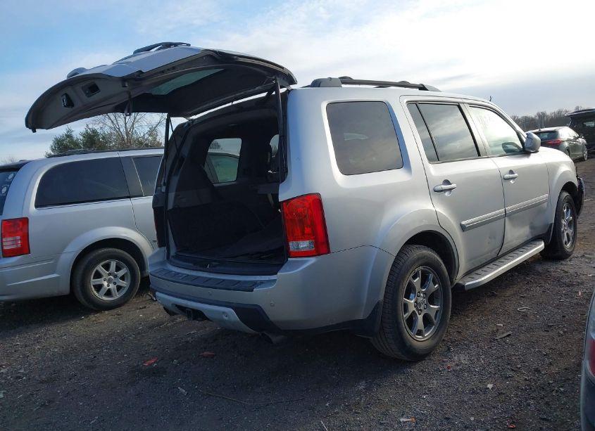 Photo 4 of 2011 Honda Pilot TOURING (VIN 5FNYF3H91BB030831)