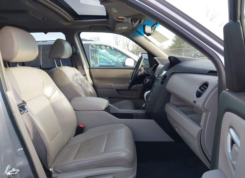 Photo 5 of 2011 Honda Pilot TOURING (VIN 5FNYF3H91BB030831)