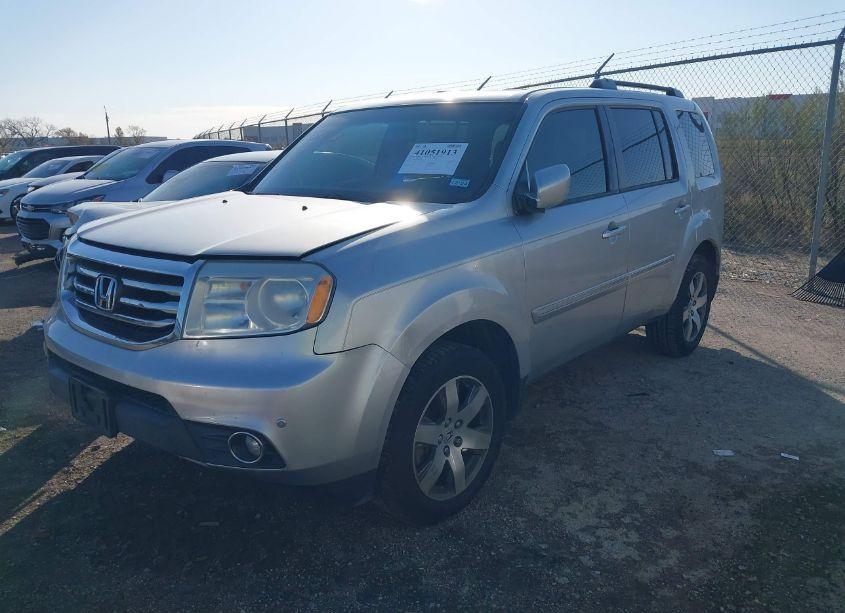Photo 2 of 2013 Honda Pilot TOURING (VIN 5FNYF3H92DB017444)